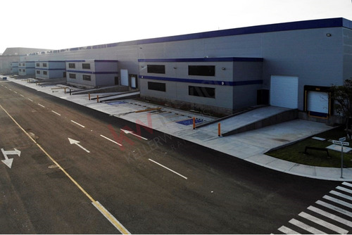 Renta De Nave Industrial De 1,320 M² Con Oficinas, A 3.7 Kms De La Carr. 57 Sobre La Carretera A...