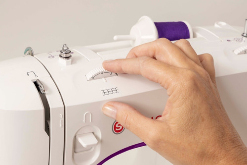 Máquina De Coser Singer M3505 Trabajo Continuo 32 Operac Luz