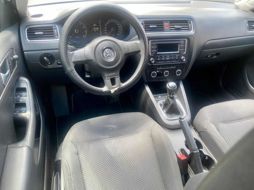 Imagen 8 de 11 de Volkswagen Jetta 2014 2.0 Cl Abs At