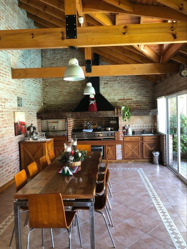 Imagen 16 de 18 de Excelente Casa En Venta Con Piscina Y Quincho - Lote De 20 X 35mts