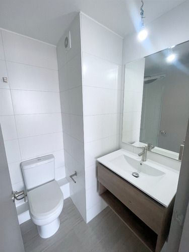 Rebaja 50%! Metro Lo Ovalle 1d1b + Terraza, La Cisterna