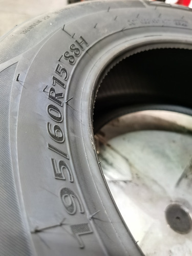 Llanta 195/60 R15 Zetum Kr26 (kumho) 88h
