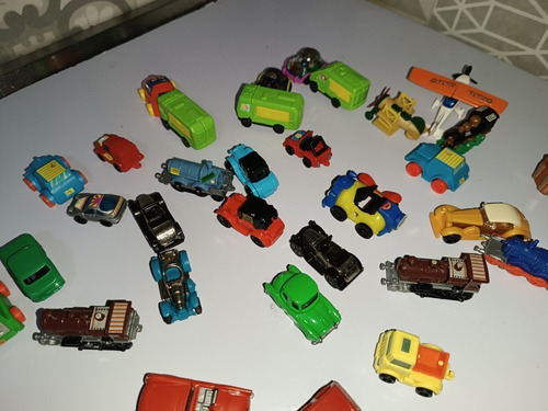 Lote De Carrinhos E Bonequinhos Kinder Ovo (Usado)