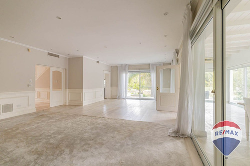 Casa En Venta En Abril