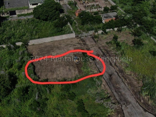 Venta Terreno De 450 Mts2 En Reconocido Urbanismo Privilegiado En Cagua, Santa Rosalia 24-14647 Gjg