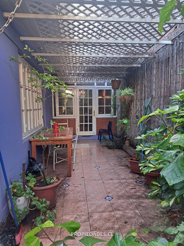 Casa En Venta De 4 Dorm. En Ñuñoa