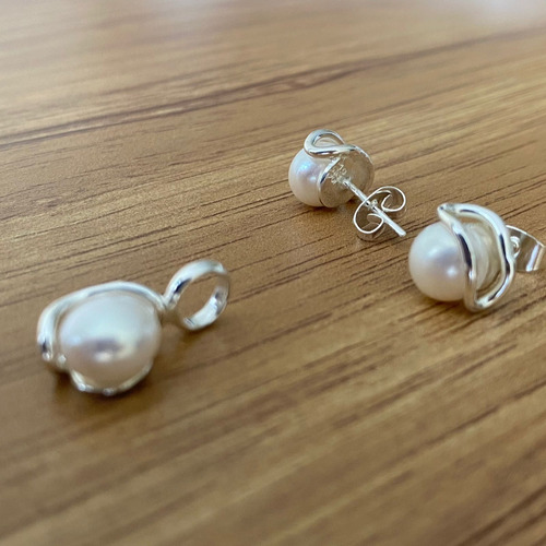 Imagen 4 de 10 de Juego Dije Y Aretes Perla Eclipse Plata .925 Agálea Joyería