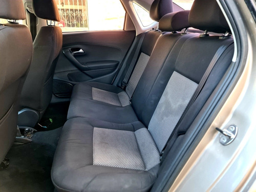 Imagen 13 de 15 de Volkswagen Vento 2018 1.6 Confortline Mt
