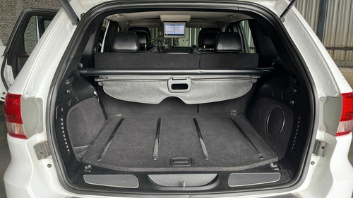 Imagen 12 de 16 de Jeep Grand Cherokee 2013 3.6 Overland 286hp At (4cub Nuevas)