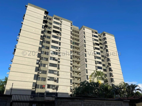 Espacioso Apartamento En Venta En Urbanización San Jacinto Puo 24-11345