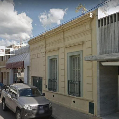 Casa En Venta - 3 Dormitorios 1 Baño - Cochera - 433mts2 - Azul