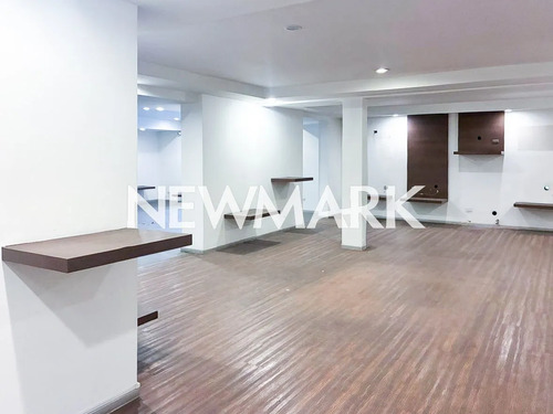 Amplia Propiedad Comercial En Arriendo