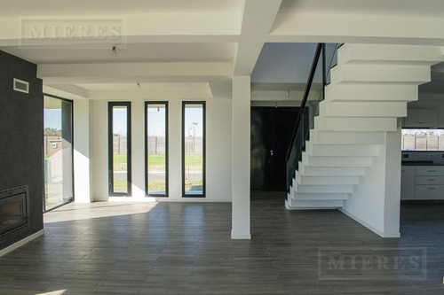 Casa En Venta En Lagoon Pilar