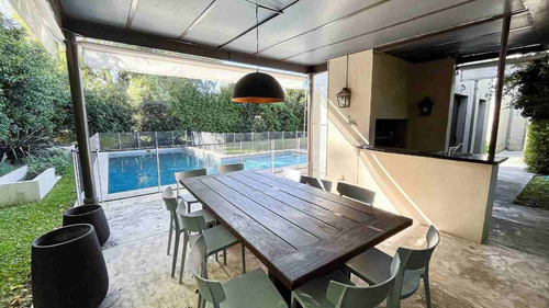Casa En Venta En Barrio El Molino, Country Abril