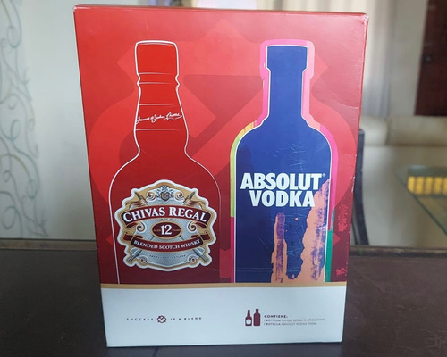 Pack Whisky Chivas Regal 750ml. + Absolut Vodka 750 Ml.