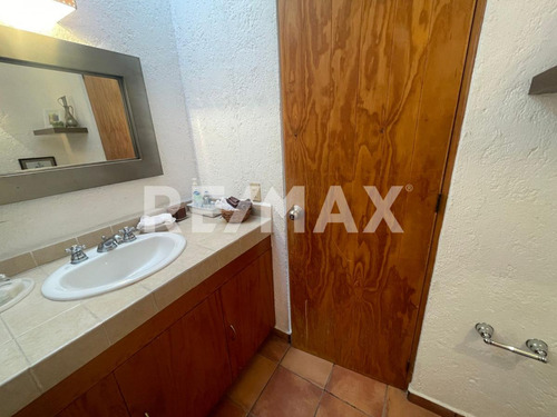Casa En Renta En Privada En Hacienda De Los Cues En Villas Del Mesón En Una Planta