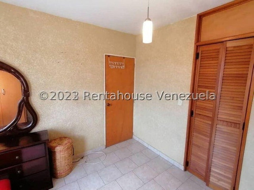 En Venta Acogedor Y Confortable Apartamento Tipo Estudio, Maritza L. Luminoso, Ventilado, Con Agradable Vista Panoramica, 2 4 6 3 4 1 Cuenta Con Sala De Fiesta.