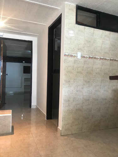 Para Cliente Directo. Se Alquila Comodo Anexo En El Marques. Pb. Urbabizacion Cerrada Cerca A La Cota Mil. 46 Mts. No Amoblado, Ni Equipado.
