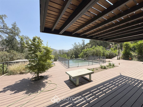 Casa En Venta De 3 Dorm. En Lo Barnechea