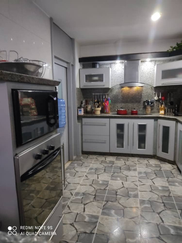Imagen 7 de 18 de Hermosa Quinta Ubicada En El Estado Vargas, Urb. Tanaguarena, Cerca Del Mar.