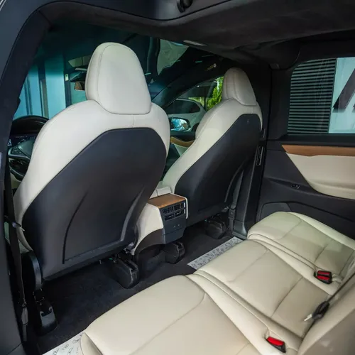 Tesla Model X 2021