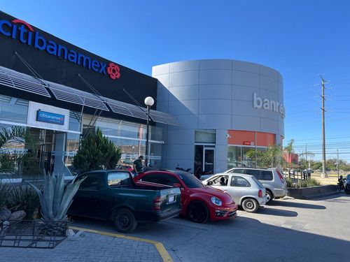 Local En Renta Plaza Cayro, Blvd. Timoteo Lozano Y Torres Landa, León, Gto.