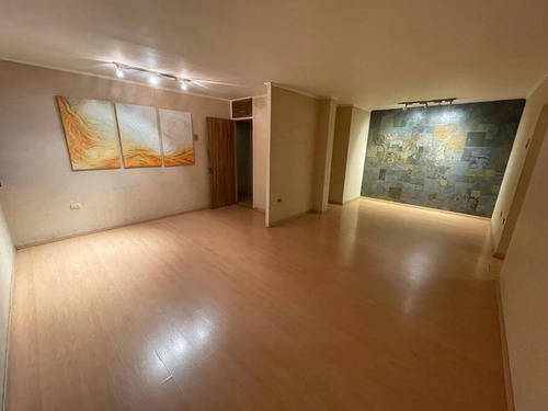 Imagen 1 de 15 de Antiguo Y Espacioso Departamento Remodelado.