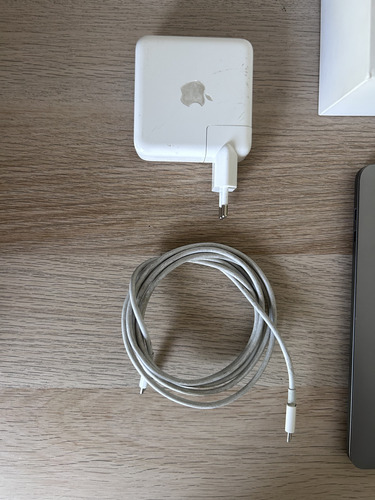 Apple Macbook Pro M1 2020, 8gb Ram, 256 Gb Ssd (Usado)