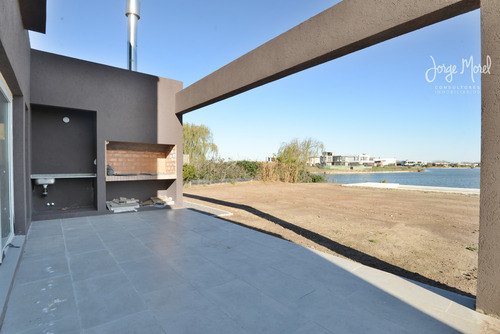 Casa Venta Barrio San Sebastián - Area 10 - 3 Dormitorios - #id 2748
