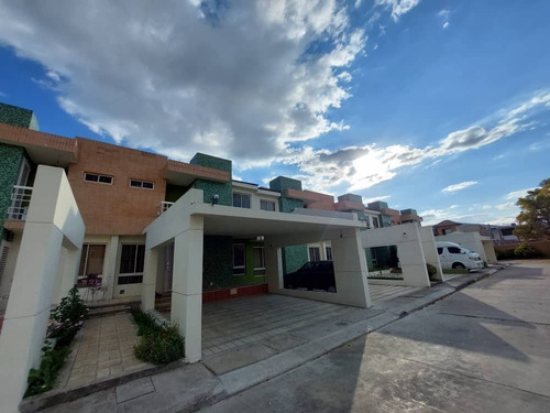 Ligia Guardia Vende Town House En Res. Brisas Del Valle San Diego 