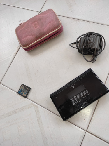 Nintendo 3ds Lite Para Reparar O Repuesto Cargador Y Forro (Usado)
