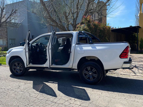 Imagen 9 de 11 de Toyota Hilux 2021 2.4 Cd Sr 150cv 4x2