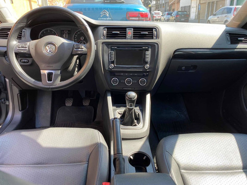 Imagen 8 de 10 de Volkswagen Vento 2013 2.5 Luxury 170cv