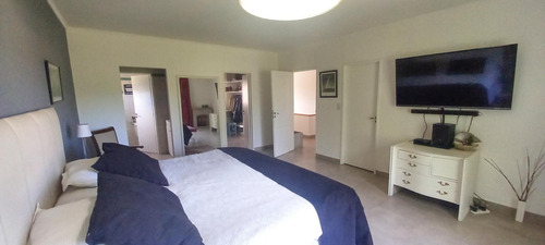 Venta Casa 5 Amb, Pileta, Galeria - Barrio Manzanares Chico Apto Crédito