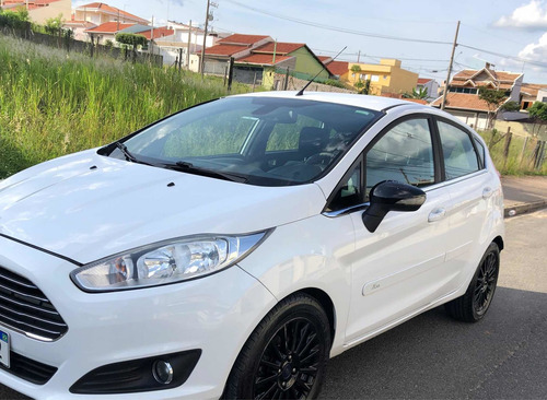Imagem 1 de 9 de Ford Fiesta 2016 1.6 16v Titanium Flex 5p