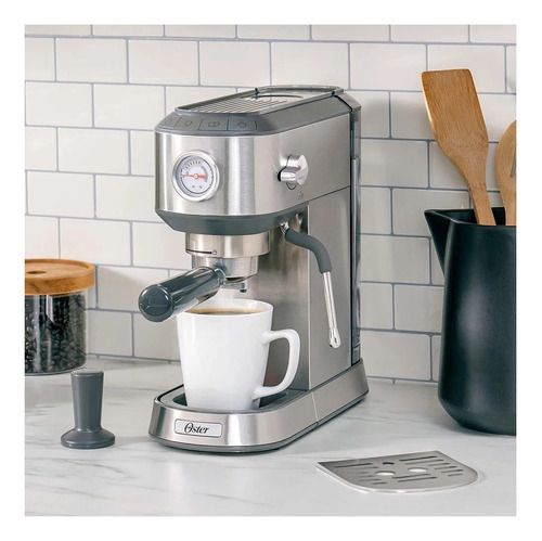 Cafetera Compacta De Espresso Oster Bvstem7200 Plateado