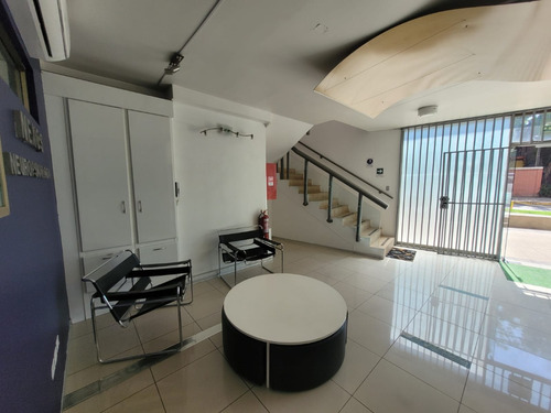 Ideal Centro Médico O Similar, Cerca Metro Manquehue