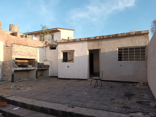 Dos Casas Con Patio A Reciclar En Barrio Maldonado