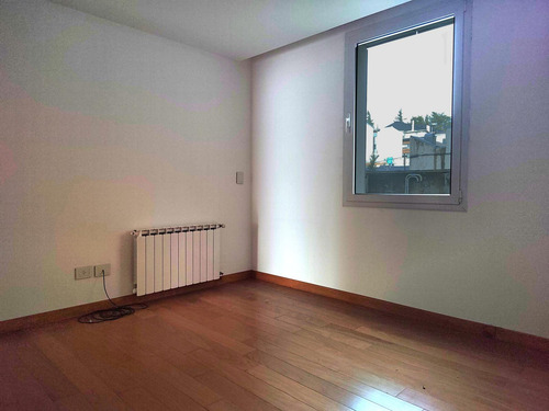 Departamento En Venta En Bariloche. Vista Al Lago. Cochera. Gimnasio Salón.