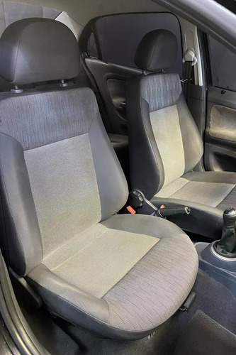 Volkswagen Voyage 1.6 Comfortline 101cv