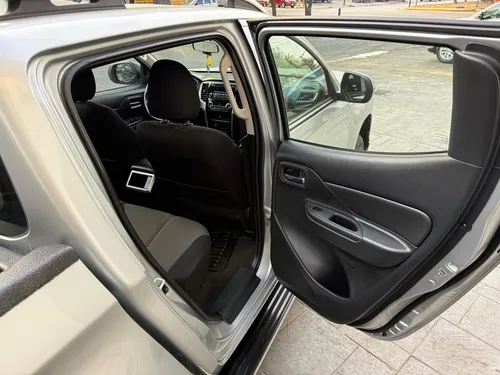 Mitsubishi L200 2.4 Cabina Doble 4x2 Mt