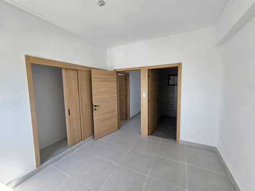 Apartamento En Venta En Zona Universitaria, Santo Domingo, 100m2, 2 Hab. 2 Parqueos, Excelente Ubicacion, Todas Las Comodidades, Seguridad, Oportunidad De Invertir.