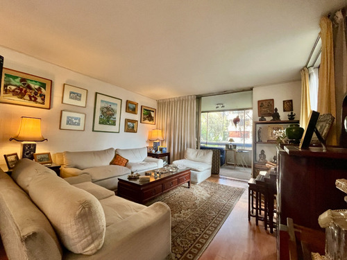 Amplio Departamento Con Excelente Ubicación En Providencia