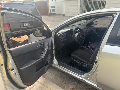 Vendo Auto Marca Kia, Modelo Cerato 2013, Color Plata
