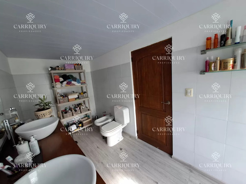 Vende Casa Impecable De 2 Plantas, 3 Dormitorios, Parrillero Y Piscina, Ubicada En Sauce De Portezuelo.