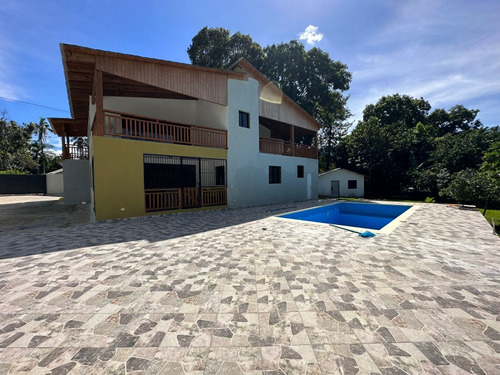 Amplia Villa En Jarabacoa En Venta! 