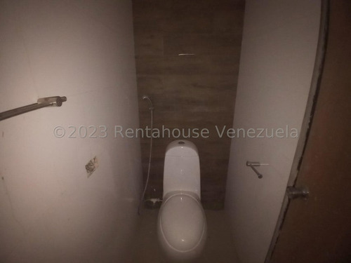Imagen 5 de 16 de Obra Gris Cocina En Mampostería Con Tope De Granito. Baño En Planta Baja Remodelado Tanque De Agua Subterráneo, Línea Cantv. Conjunto Exclusivo De Solo 52 Th. Agua De Pozo. Vigilancia Privada 24 Hrs.