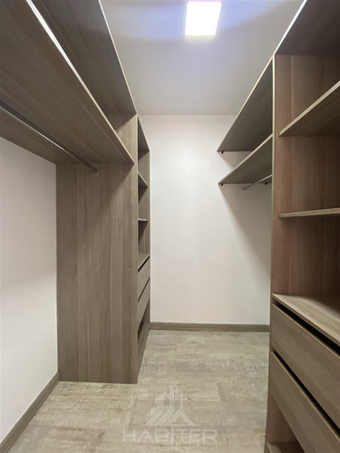Casa En Venta De 4 Dorm. En Curicó
