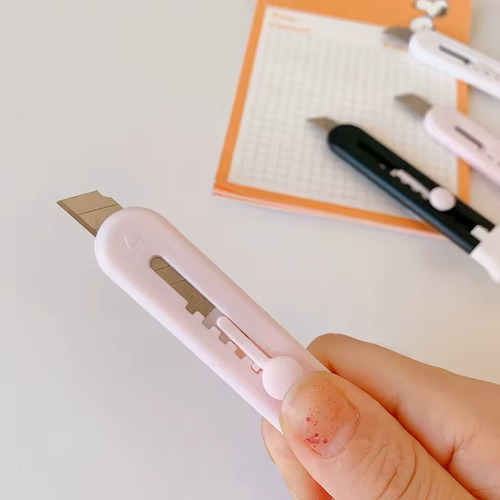 Mini Trincheta Cutter Ibi Craft Patita Gato Retráctil Traba
