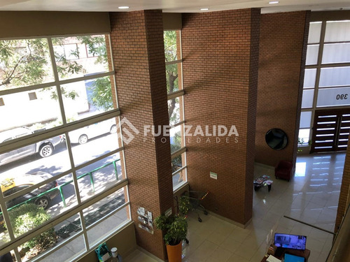 Departamento En Venta De 2 Dorm. En Santiago